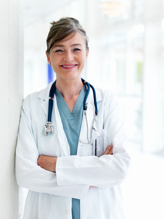 © dreamstime|woman doctor in white coat © dreamstime|woman doctor in white coat