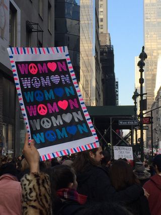 Fuente: Amanda Hirsch from Brooklyn, NY, USA - Women power, CC BY 2.0