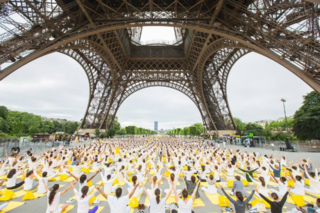 International Yoga Day under the Eiffel Tower/Public Domain