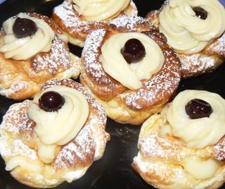 Zeppole, Wikimedia commons Zeppole, Wikimedia commons