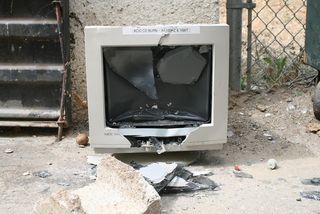 "broken computer"/youngthousands/CC BY 2.0