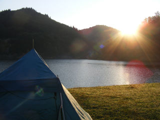 “Tent Camping on Mountain Lakes” by Emilian Robert Vicol / Wikimedia Commons / CC BY 2.0