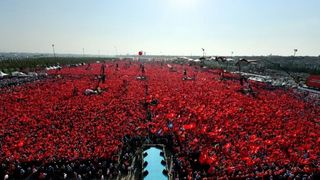 Mass rally for Erdoğan, August 2016; Kayhan Ozer/Presidential Press Service via AP