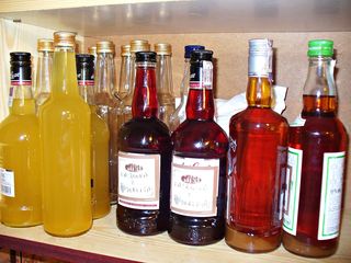 https://pixabay.com/en/alcohol-vodka-tincture-liqueur-963767/