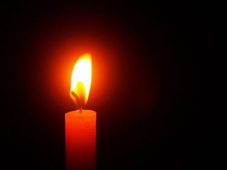 https://pixabay.com/en/light-death-memorial-isolated-wax-1551389/