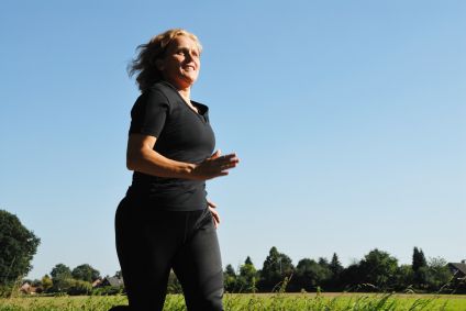 liikuntaan juokseva nainen