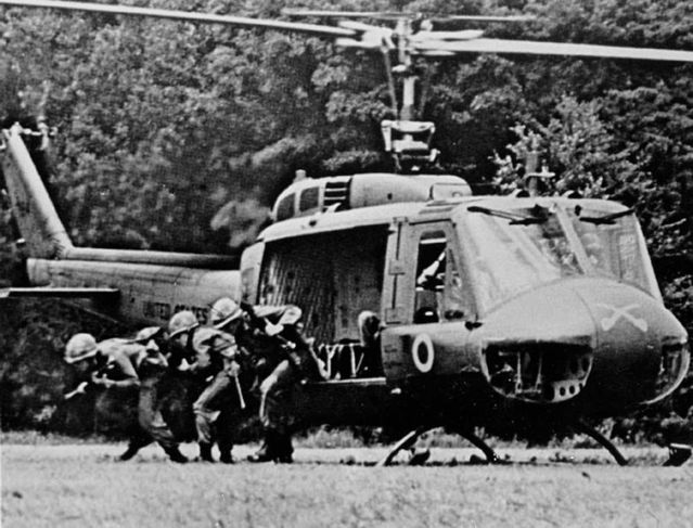 U.S. Army photo from the official U.S. Department of the Army publication Vietnam Studies - Airmobility 1961-1971. Washington D.C. 1989 U.S. Army photo from the official U.S. Department of the Army publication Vietnam Studies - Airmobility 1961-1971. Washington D.C. 1989