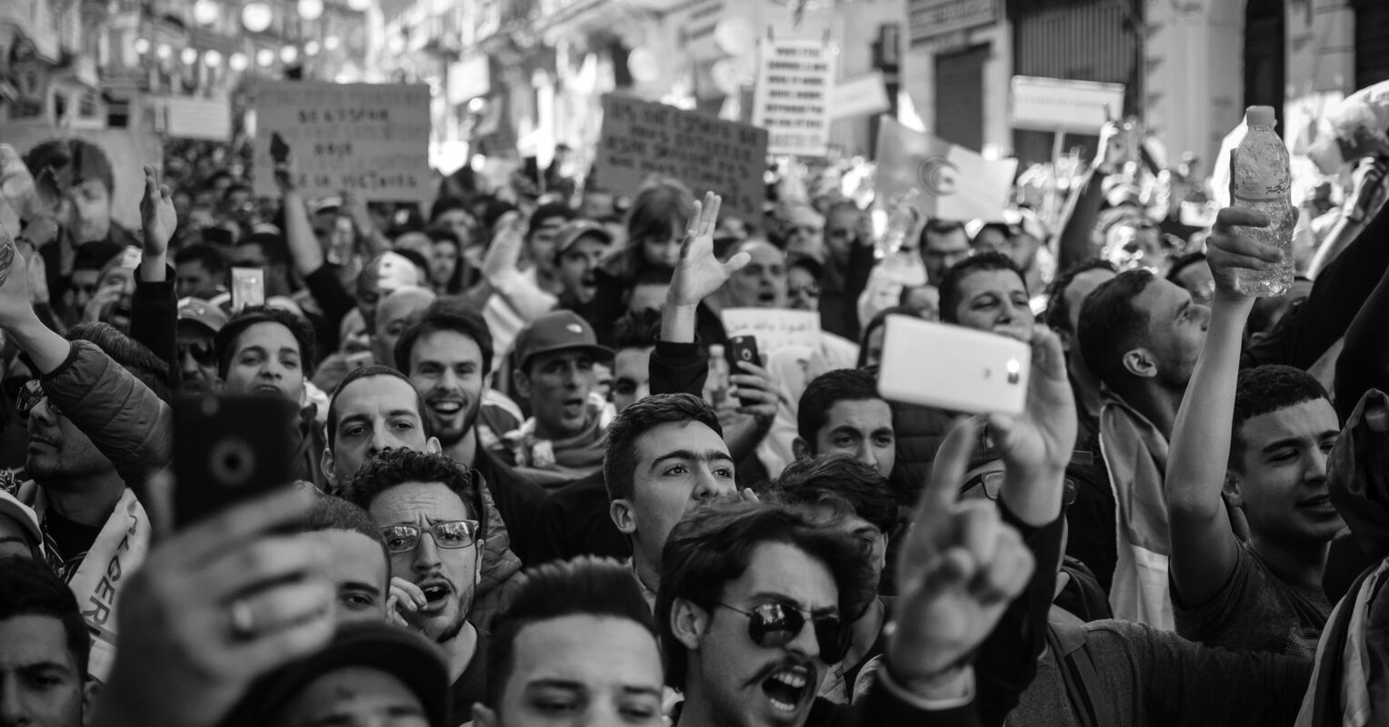 The Psychology of Mob Mentality | Psychology Today UK