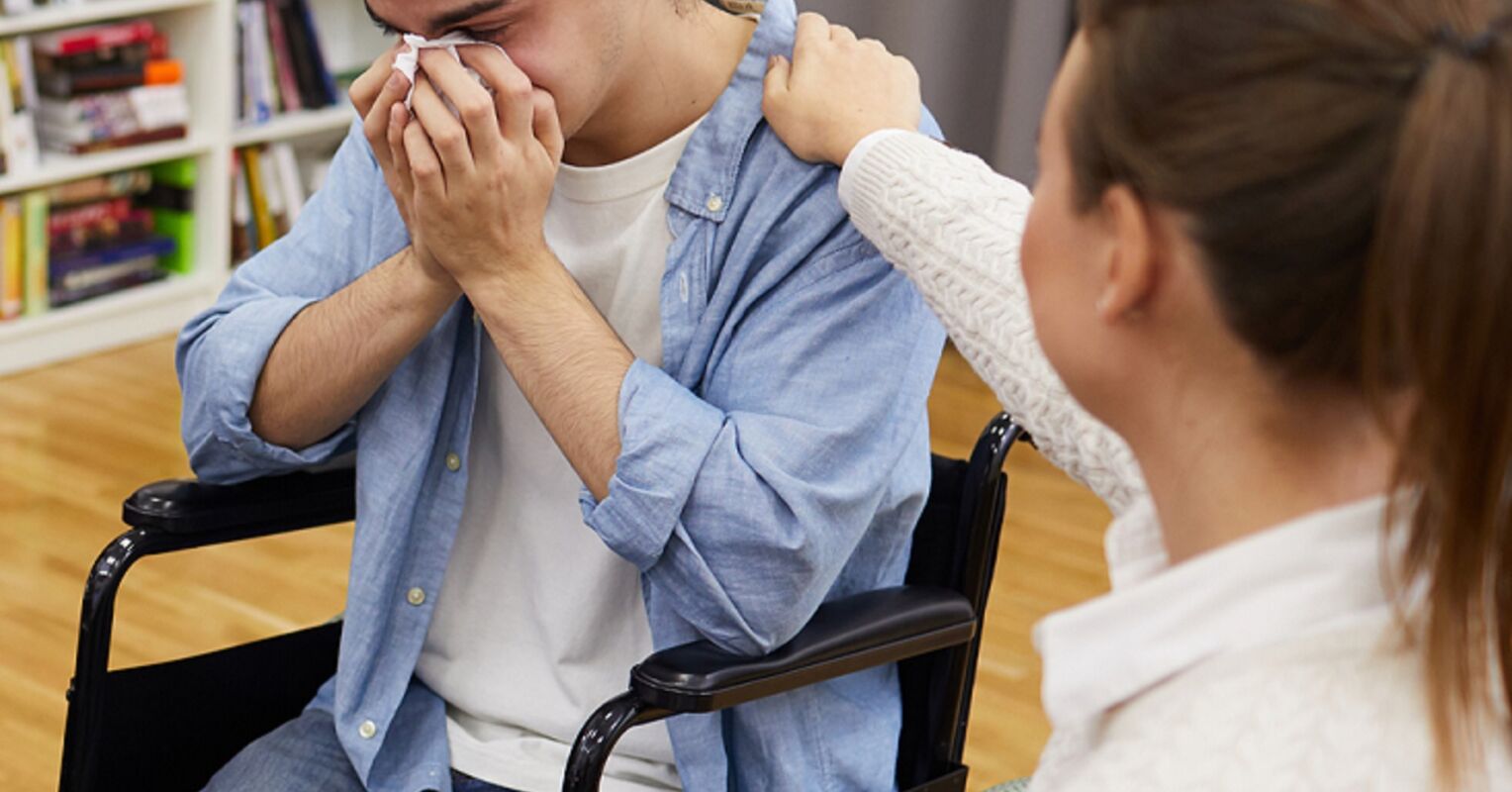 What Should You Do When Someone Cries? Psychology Today Australia